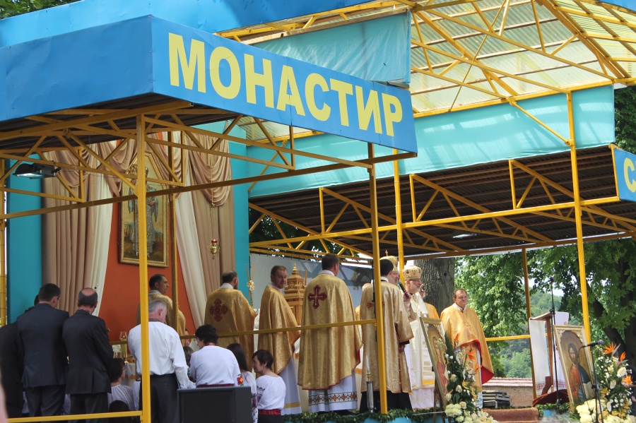 Празник перенесення мощей Святого Миколая у Крехівському монастирі