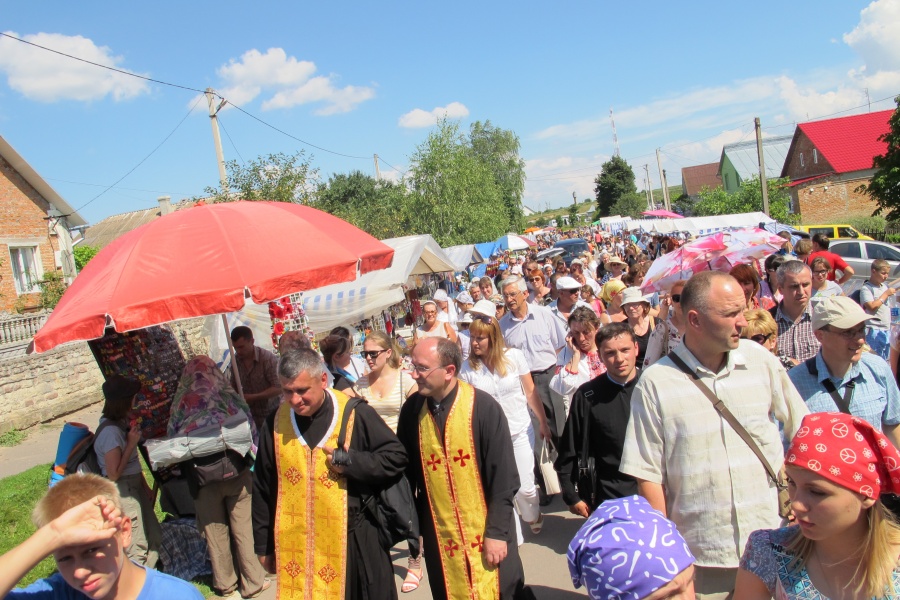 Зарваниця молиться про мир