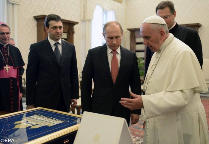 Папа не вручав Путіну медаль