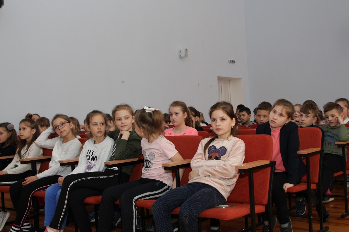 Алетейці завітали в гості до учнів Луцького ліцею №27 з виставою «Великодній кошик»